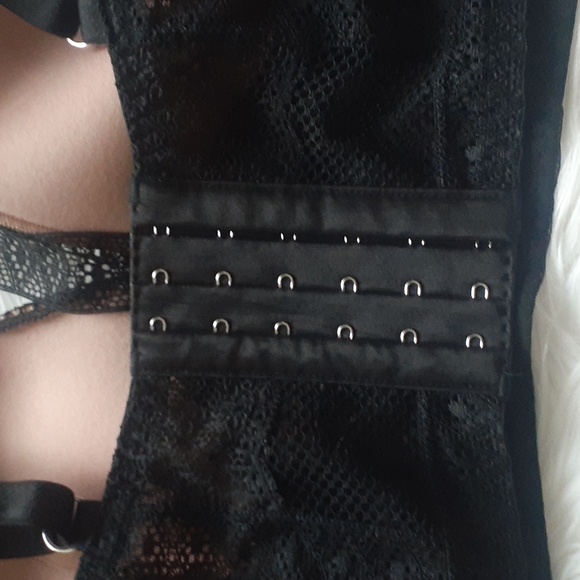 Victoria's Secret Very Sexy Lined Plunge Fishnet Halter Bra Size 38D - Picture 7 of 10